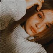 Ragazza frequentante liceo linguistico offre lezioni di inglese e spagnolo